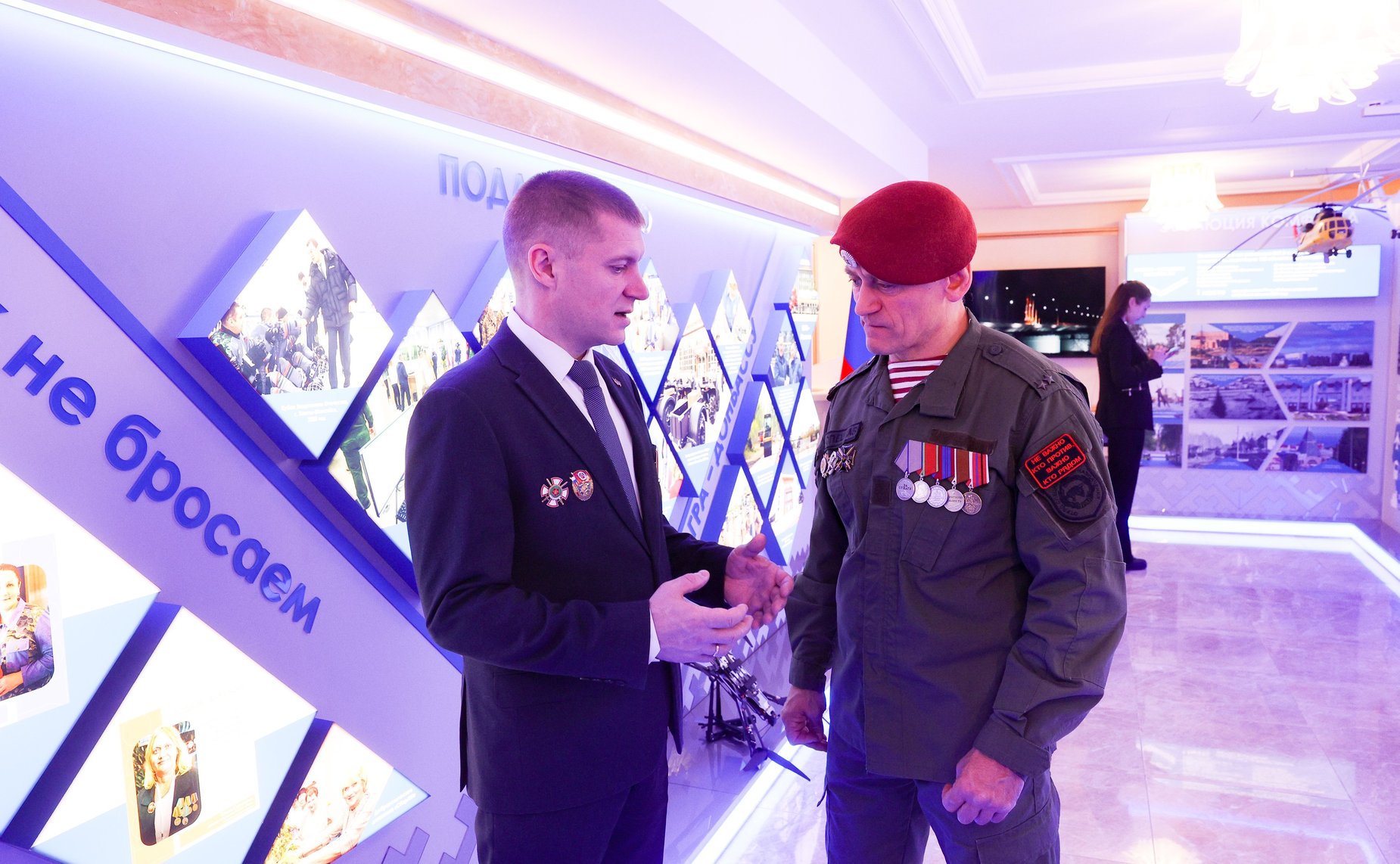 Валентина Матвиенко и Руслан Кухарук осмотрели выставку, посвященную истории и перспективным направлениям развития Ханты-Мансийского автономного округа – Югры