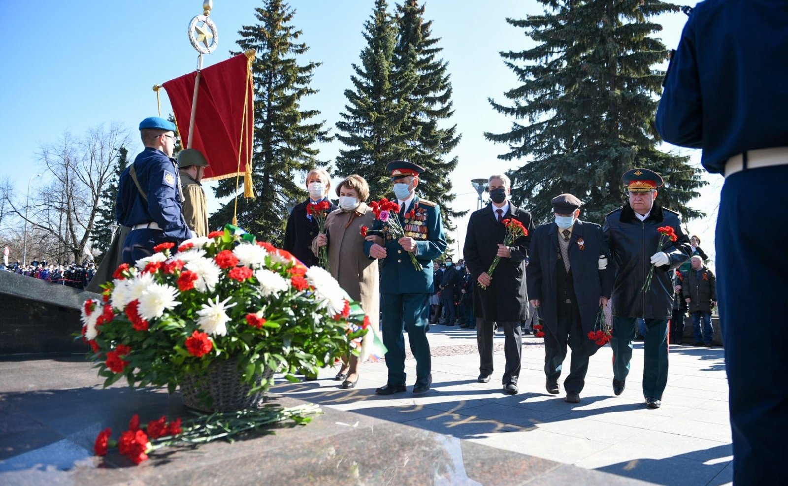 Александр Ракитин в ходе рабочей поездки в регион принял участие в торжественной церемонии открытия памятника работникам органов прокуратуры Республики – ветеранам Великой Отечественный войны