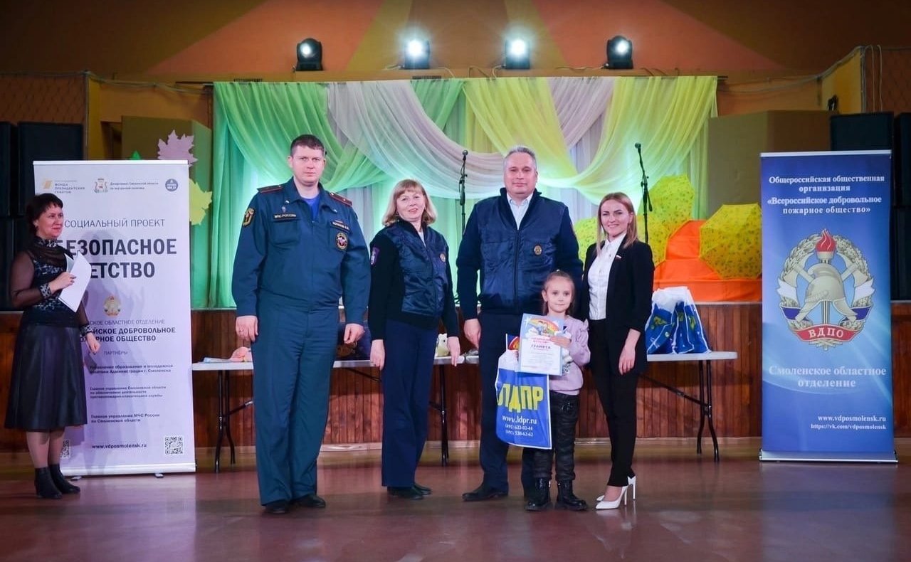 Ирина Кожанова приняла участие в торжественной церемонии награждения победителей городского конкурса рисунков в рамках проекта «Безопасное детство»