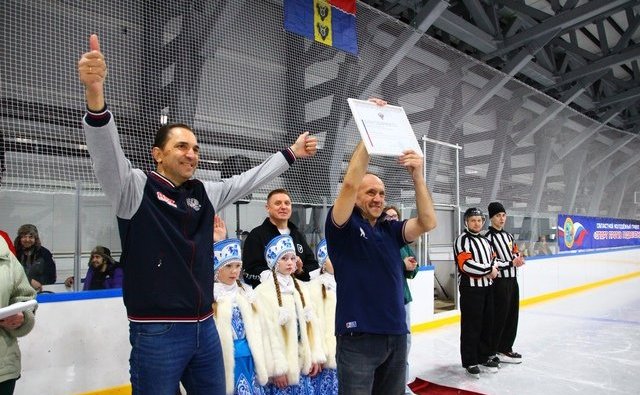 Андрей Хапочкин выступил на торжественном открытии турнира дворовых команд по хоккею с шайбой