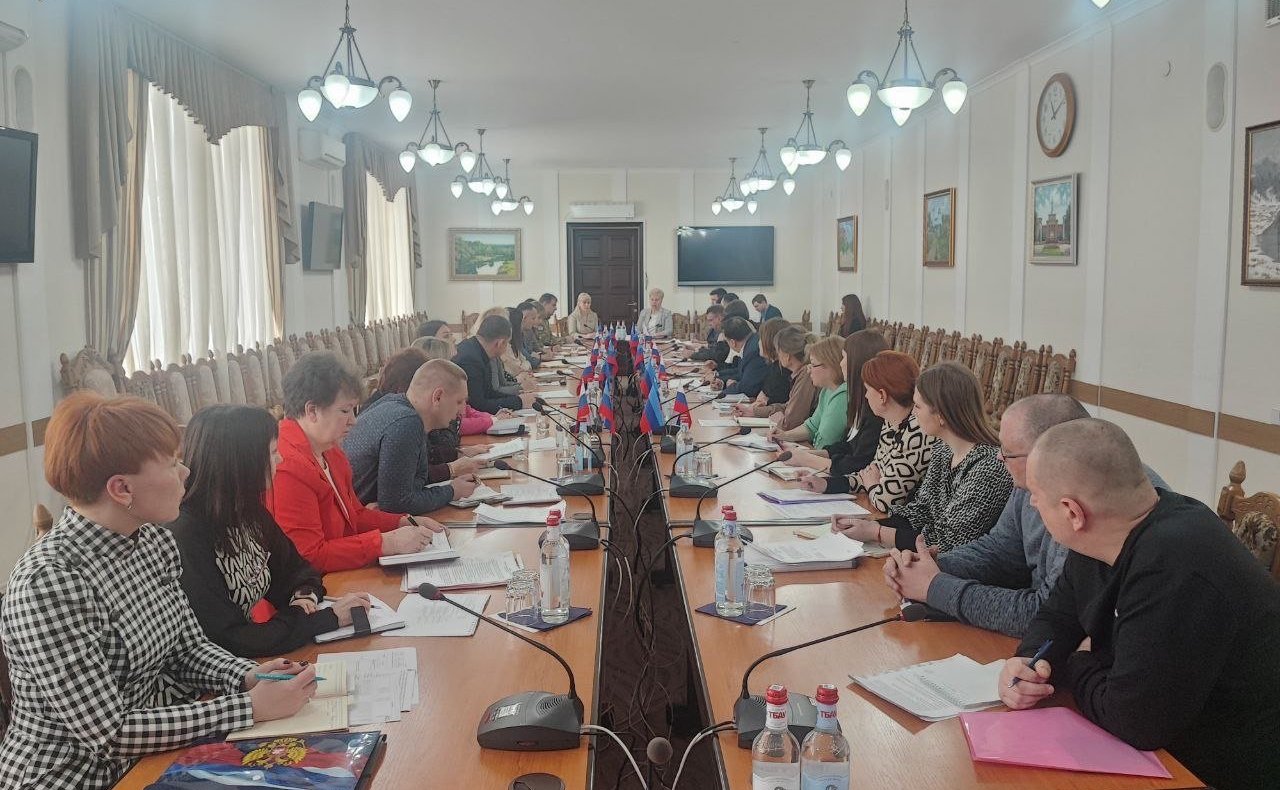 Ольга Бас провела встречу с детским омбудсменом ЛНР