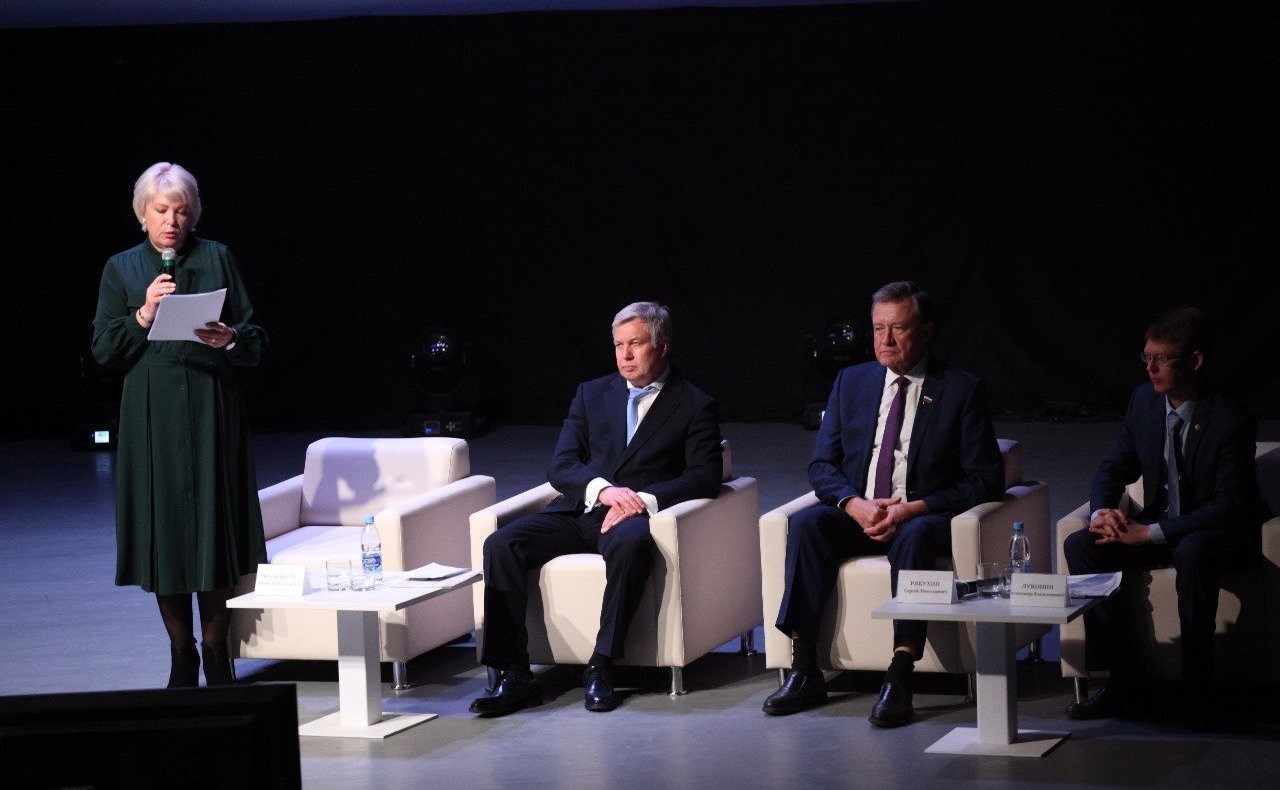 Сергей Рябухин в ходе региональной поездки принял участие в работе XV Гражданского форума Ульяновской области