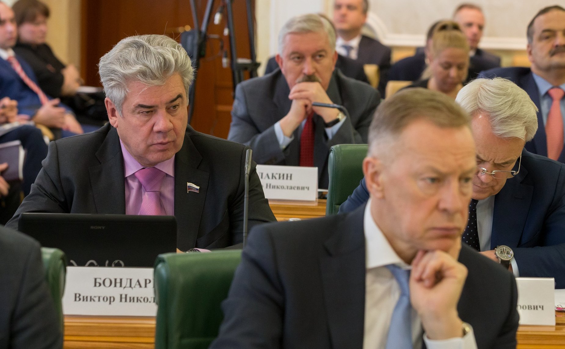 В. Бондарев