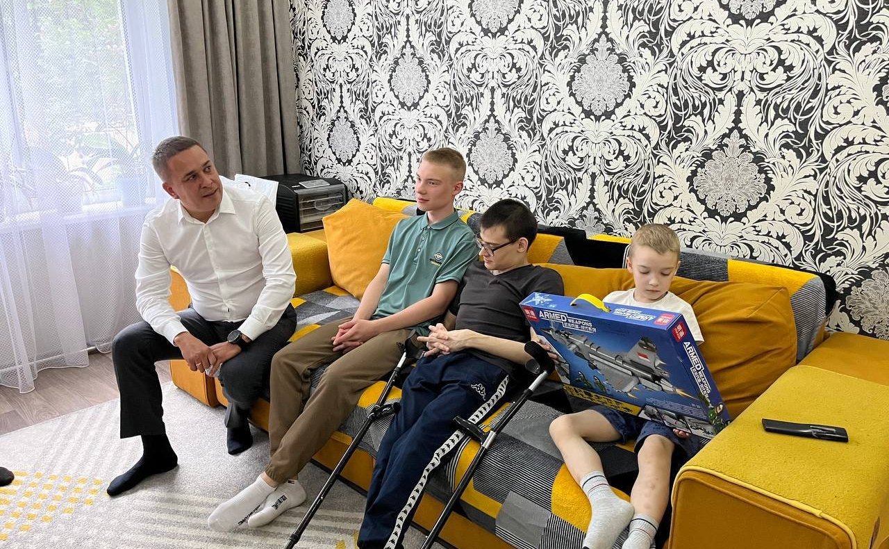 Айрат Гибатдинов по случаю празднования Международного Дня защиты детей посетил ряд детских социальных учреждений