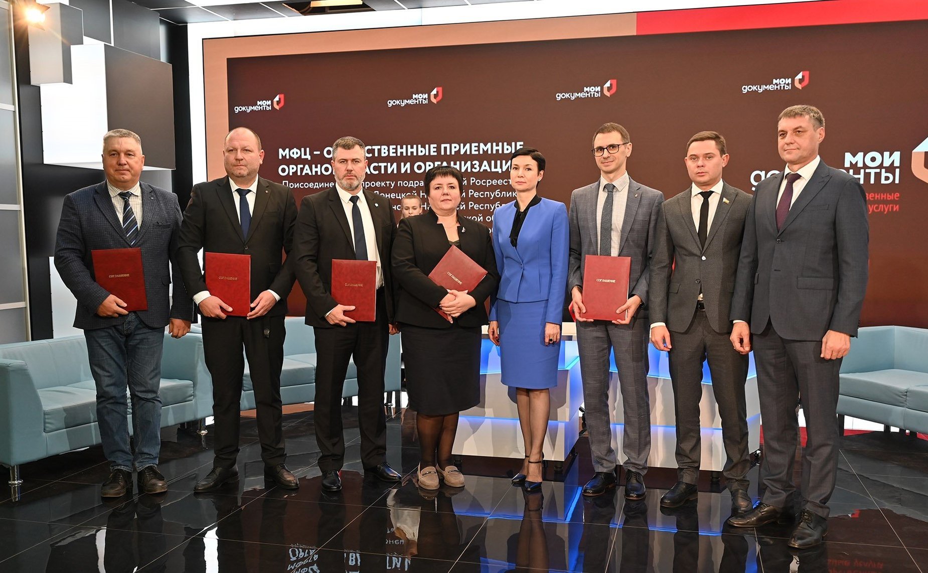 Церемония подписания соглашений между Уполномоченным МФЦ предоставления государственных и муниципальных услуг в Ростовской области и Росреестра в регионах Донбасса и Новороссии