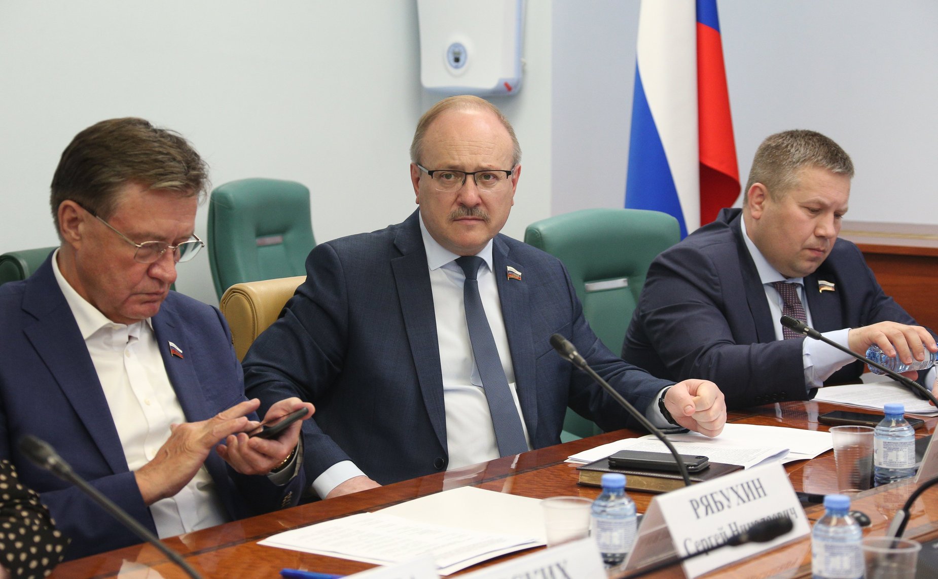 Круглый стол Комитета СФ по экономической политике совместно с Комитетами СФ по федеративному устройству, региональной политике, МСУ и делам Севера и по бюджету и финансовым рынкам