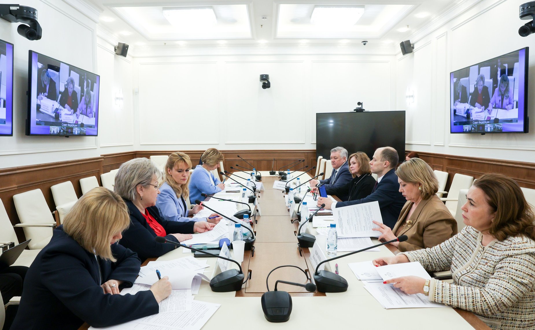 Совещание на тему «Совершенствование комплекса мер по организации и обновлению медицинских кабинетов в общеобразовательных организациях, включая разработку стандартов»