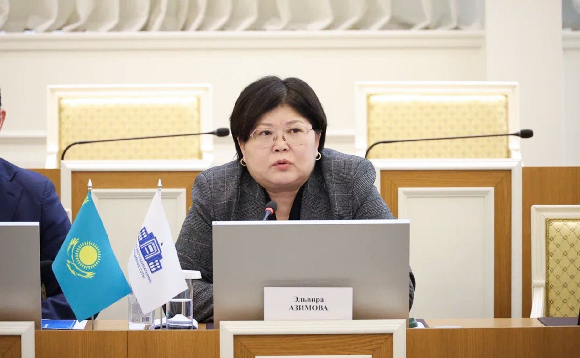 Делегация сенаторов по наблюдению за проведением референдума по принятию новой Конституции Казахстана приняла участие во встрече в Конституционном суде Республики Казахстан