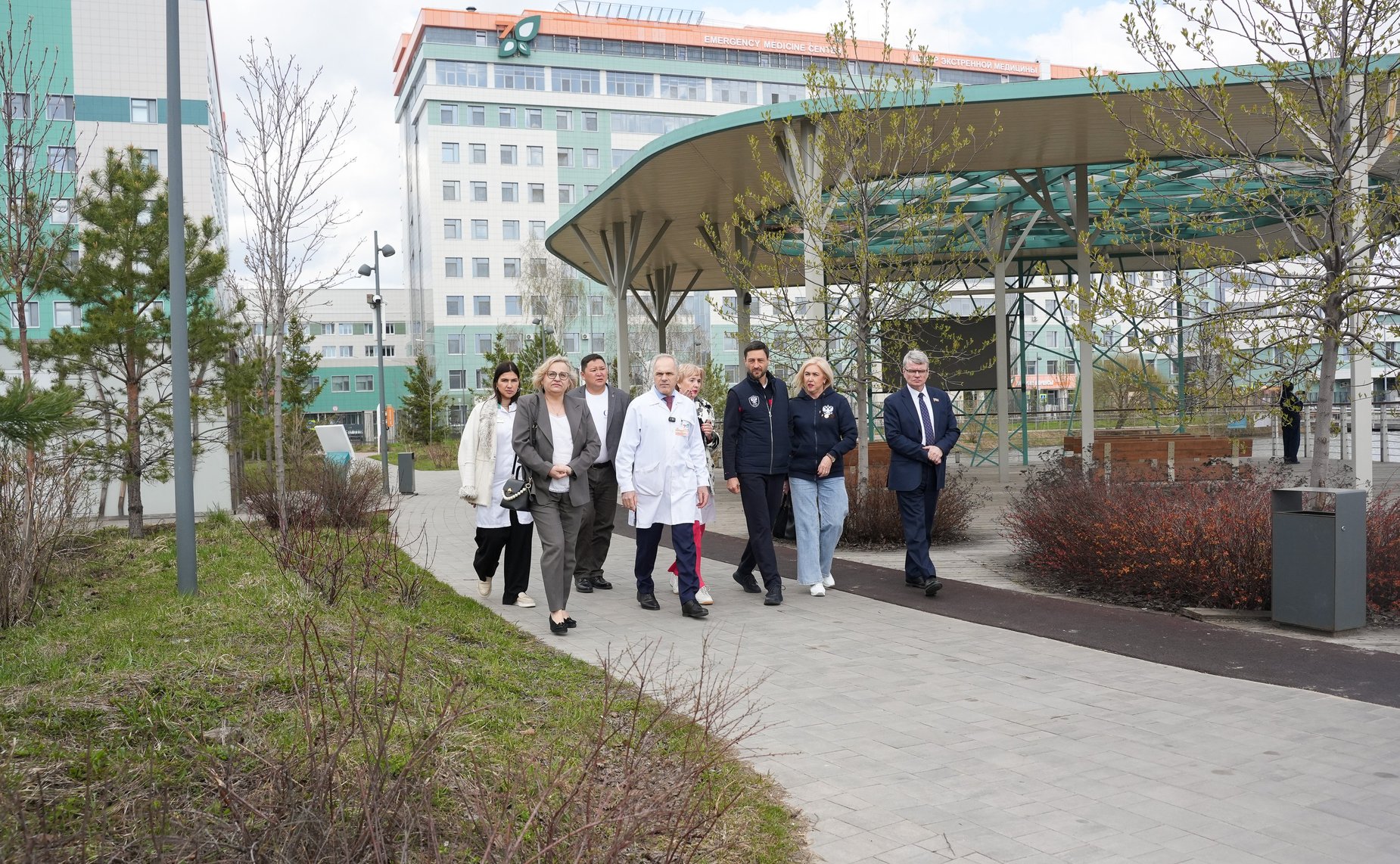 Сенаторы посетили госпиталь для ветеранов войн и Республиканский лечебно-реабилитационный центр на базе городской клинической больницы №7 им. М. Н. Садыкова