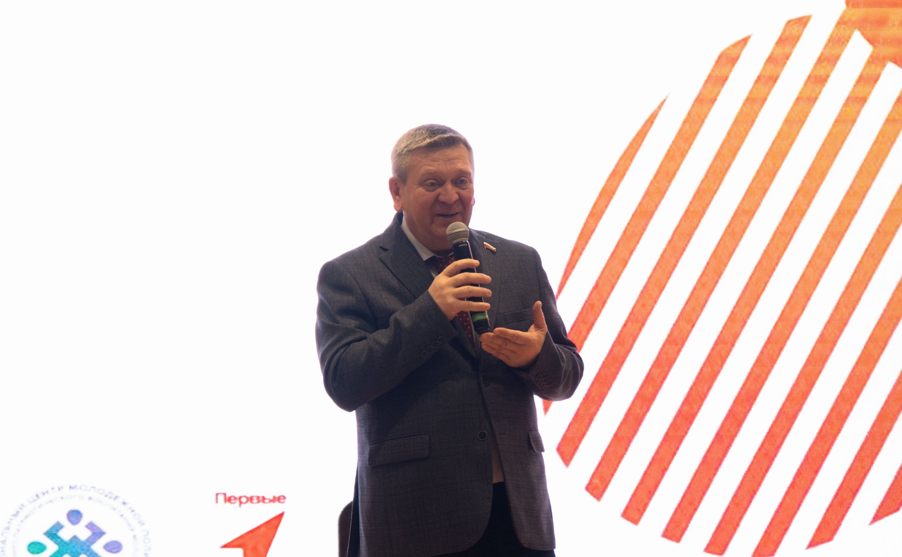 Александр Лутовинов в рамках региональной недели принял участие в торжественном закрытии Регионального образовательного молодежного форума #ПРОмолодых