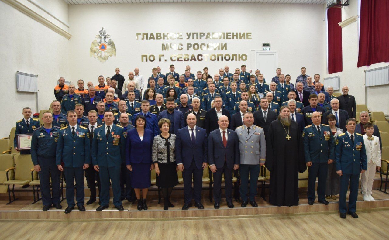 Екатерина Алтабаева поздравила сотрудников севастопольского МЧС с профессиональным праздником