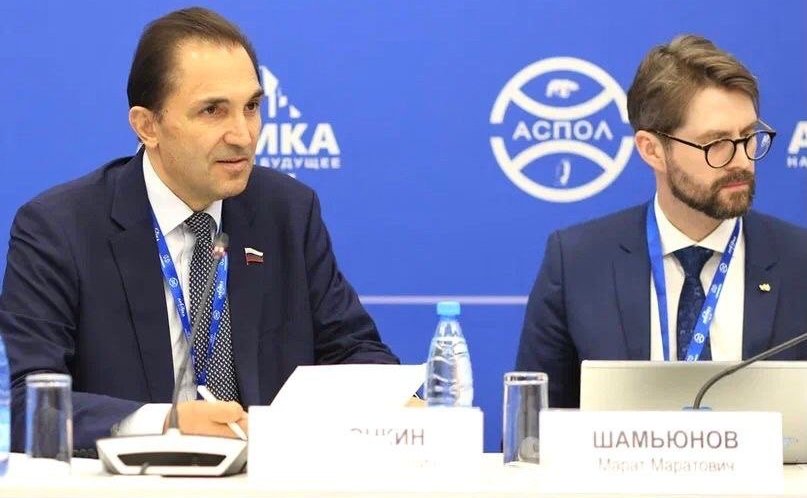 Андрей Хапочкин провел заседание сессии «Homo Arcticus: социальная и демографическая политика в АЗРФ в рамках международного форума «Арктика: настоящее и будущее»