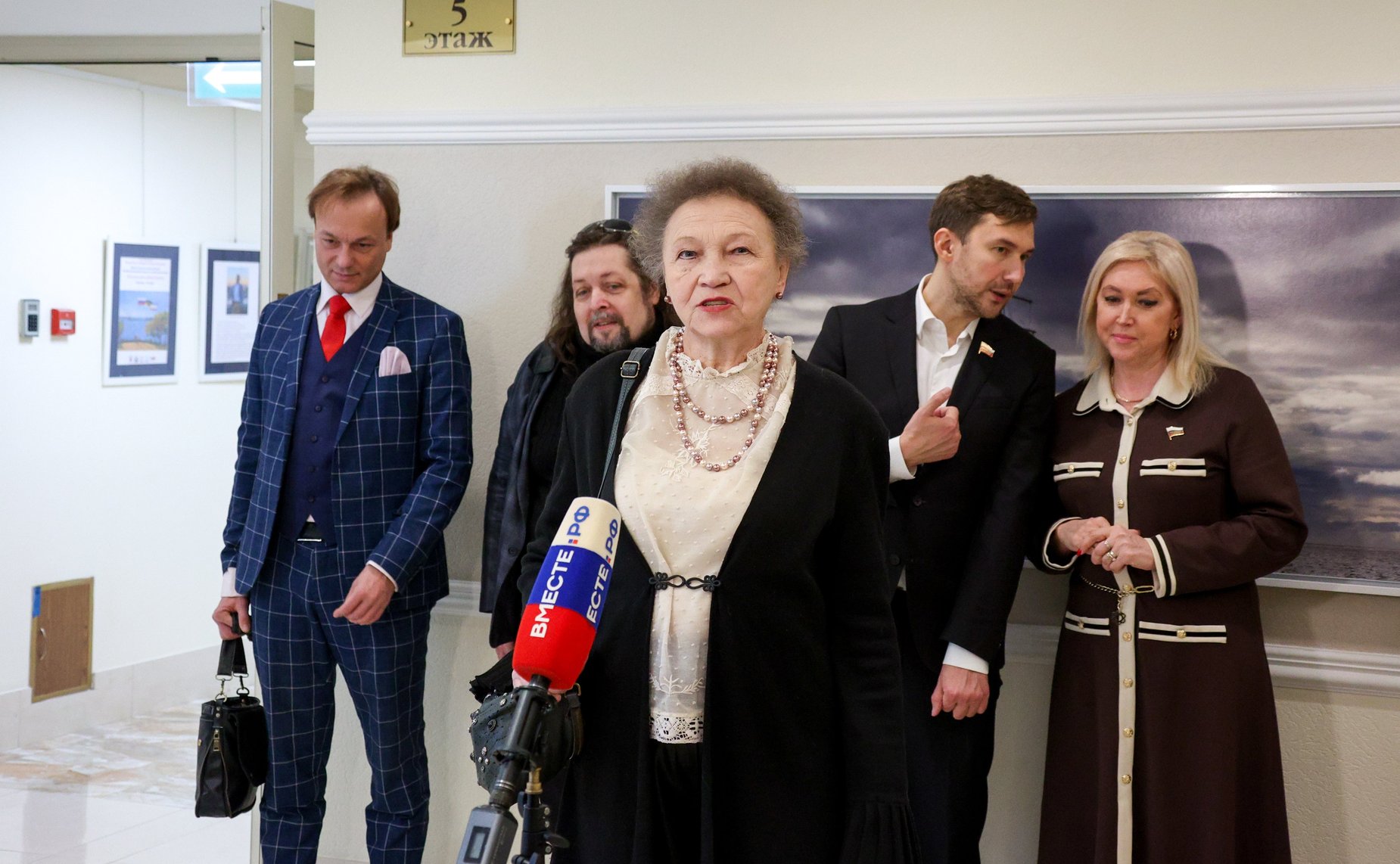 Церемония открытия выставки живописи А. Буртасенкова «Под Русским небом Крыма»