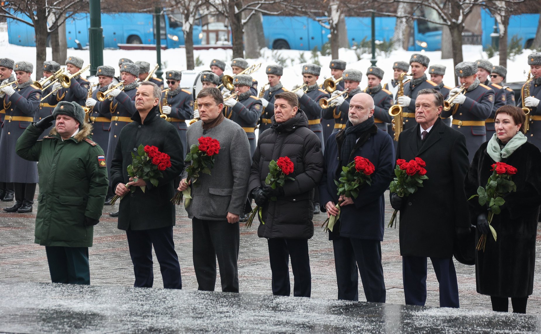 Председатель Совета Федерации Валентина Матвиенко и сенаторы РФ приняли участие в церемонии возложения цветов к Могиле Неизвестного Солдата