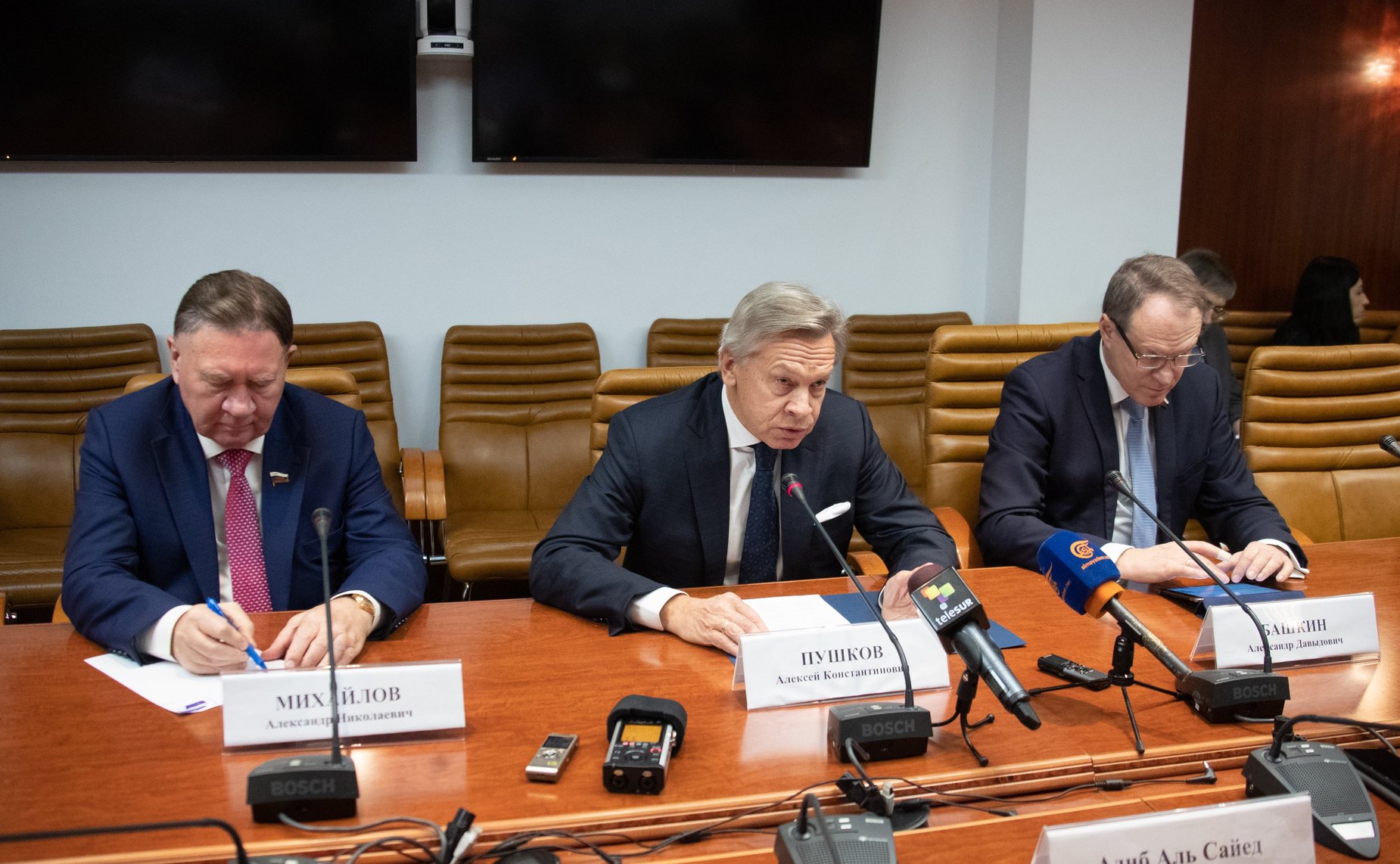 Встреча А. Пушкова с представителями иностранных СМИ