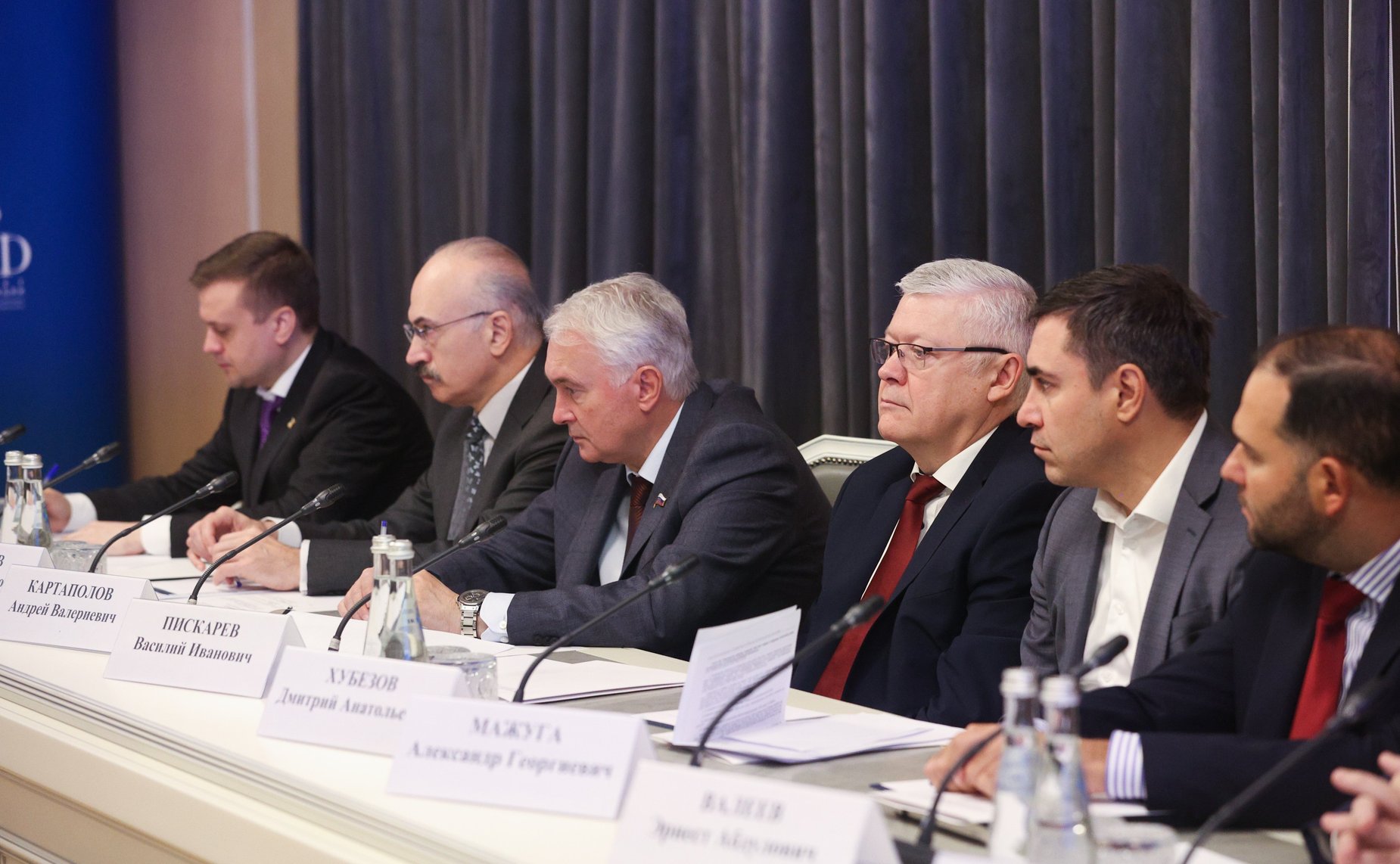 Заседание парламентской комиссии по расследованию обстоятельств, связанных с созданием американскими специалистами биологических лабораторий на территории Украины