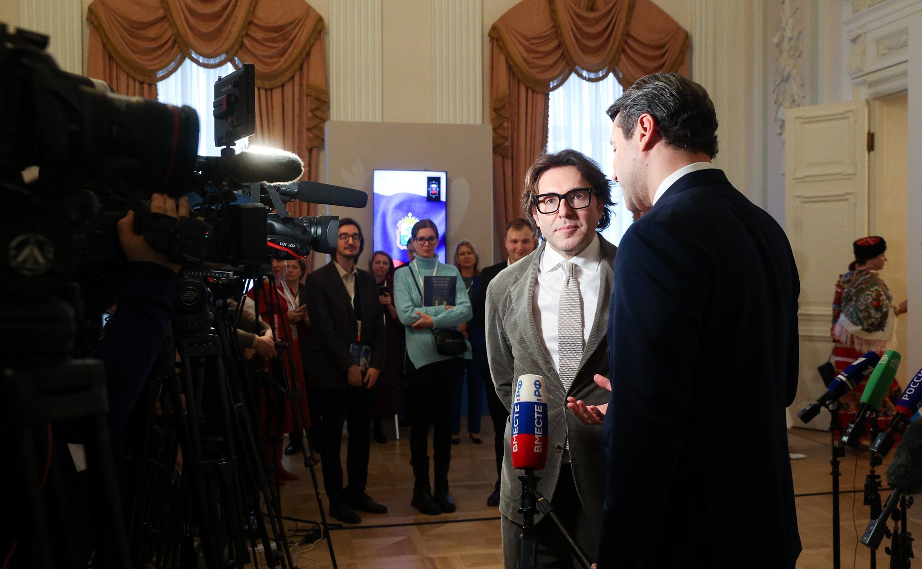 Пленарное заседание международного форума «Женщины за сохранение традиций»