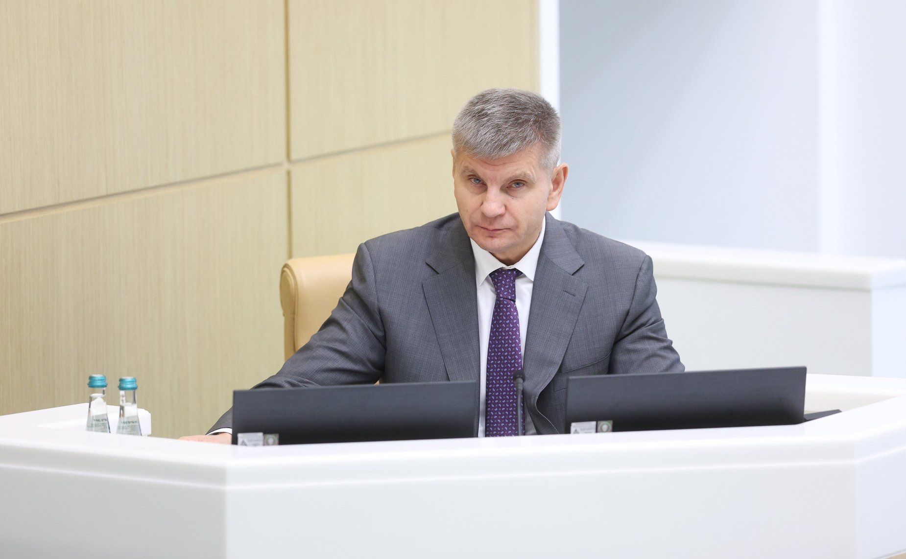 Геннадий Голов