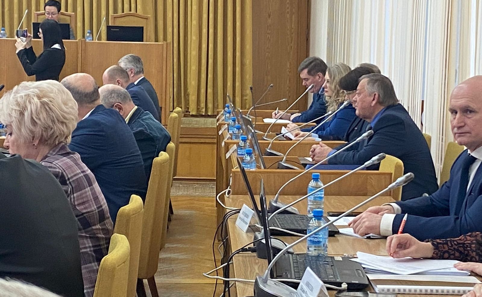 Александр Савин принял участие в заседании Законодательного Собрания региона