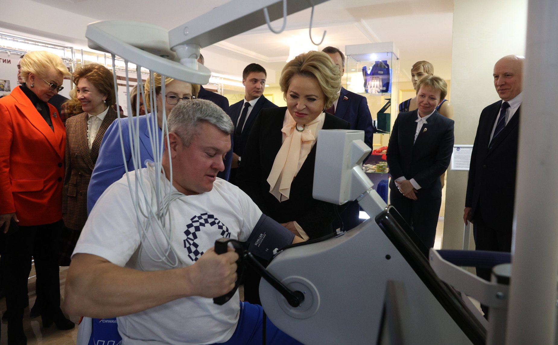Валентина Матвиенко и Вероника Скворцова открыли выставку «ФМБА России: история, современность и будущее»