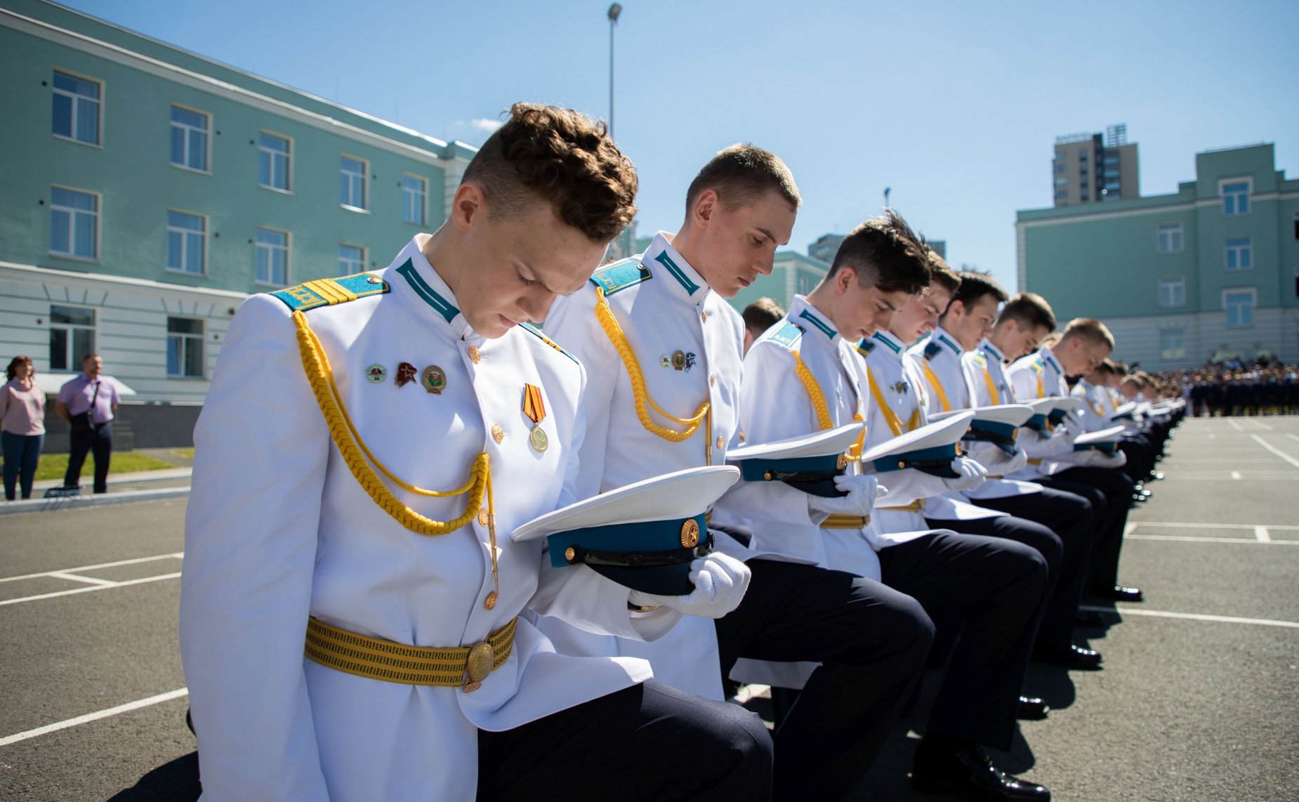 Александр Ракитин во время рабочей поездки в регион принял участие в торжественных мероприятиях, посвященных первому выпуску кадет в Петрозаводском Президентском кадетском училище