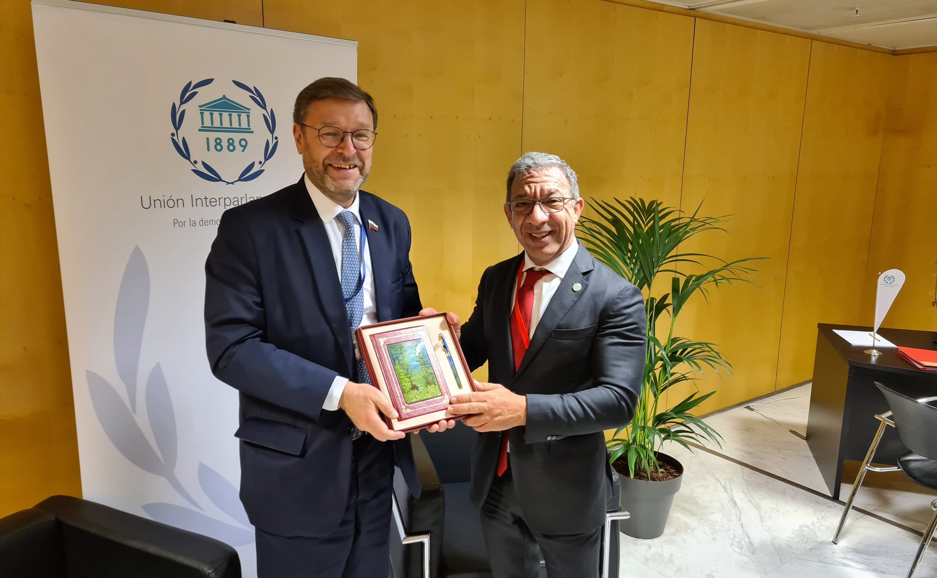 Заместитель Председателя СФ Константин Косачев, который возглавляет делегацию Федерального Собрания Российской Федерации на 143-й Ассамблее Межпарламентского союза (МПС), провел встречу с Председателем МПС Дуарте Пашеку