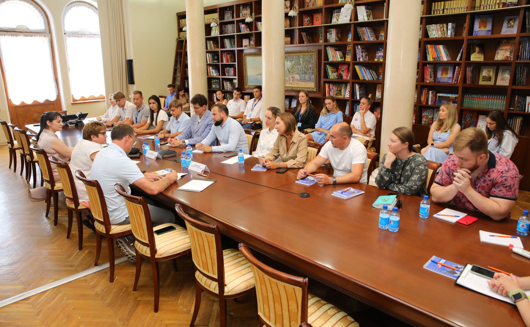 Любовь Глебова встретилась с сотрудниками «Артека» и с советниками директоров школ по воспитанию, которые обучаются в детском центре