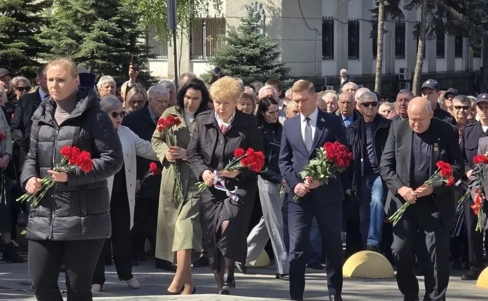 Ольга Бас почтила память героев ЧАЭС ЛНР