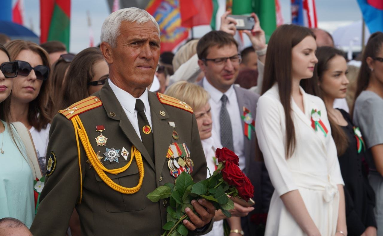 Участники акции почтили память героев Великой Отечественной войны в мемориальном комплексе «Курган Славы» в Минске