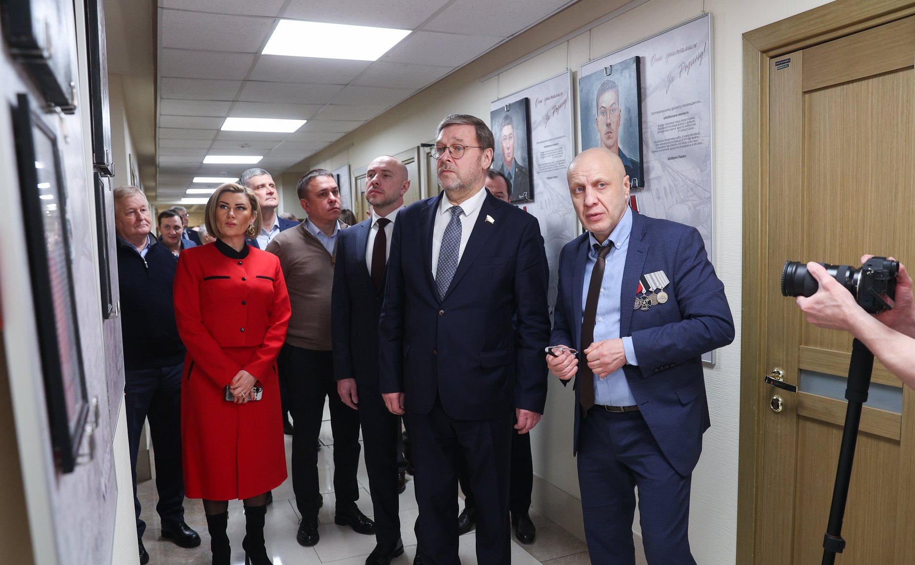 Открытие в Совете Федерации выставки портретов героев «Они сражались за Родину»