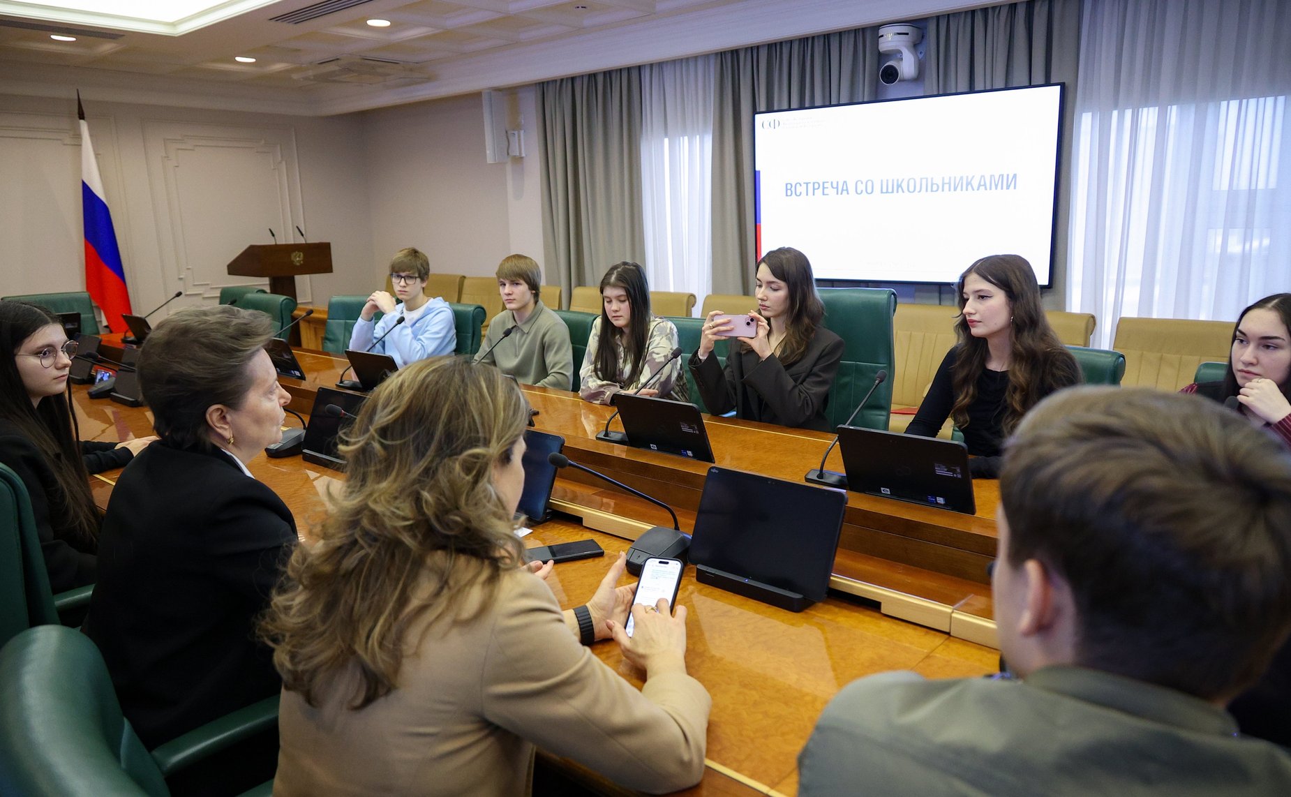 Наталья Комарова провела встречу с учащимися 10–11 класса