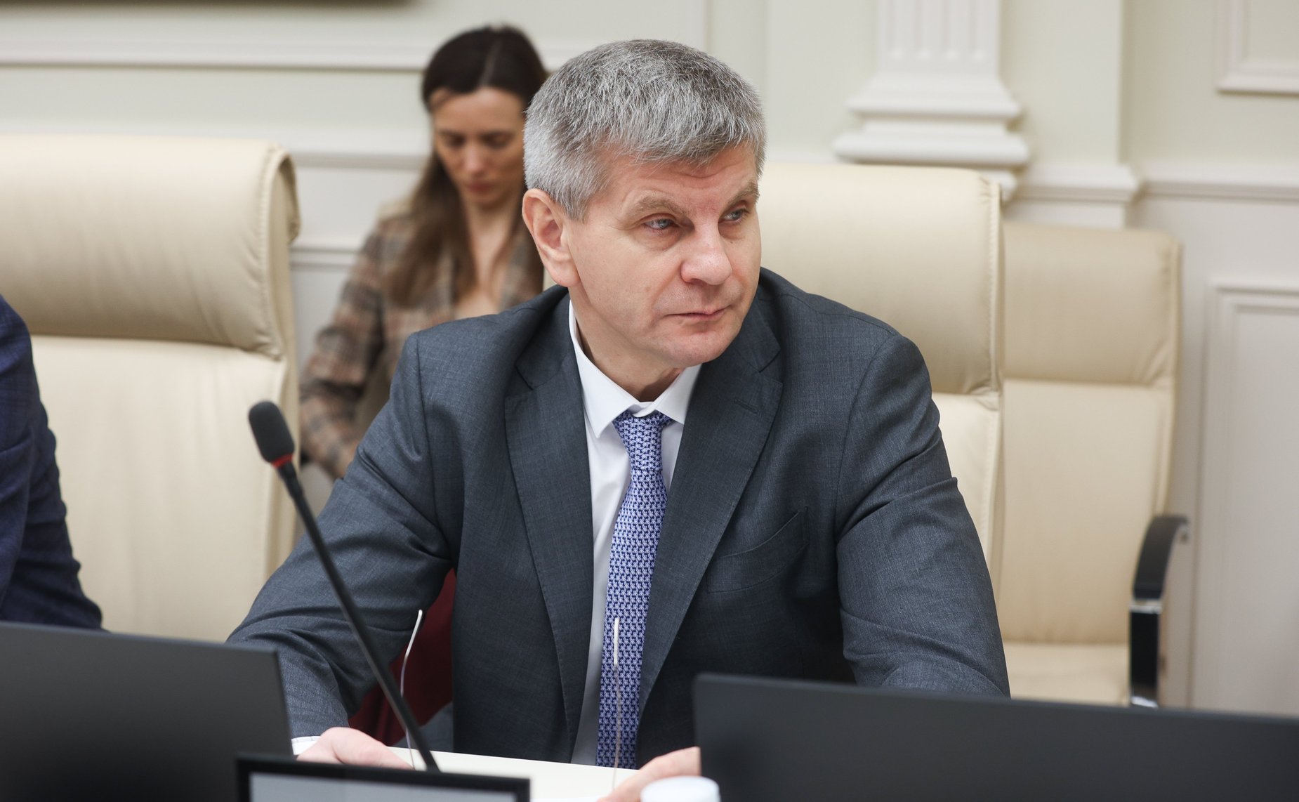 Геннадий Голов