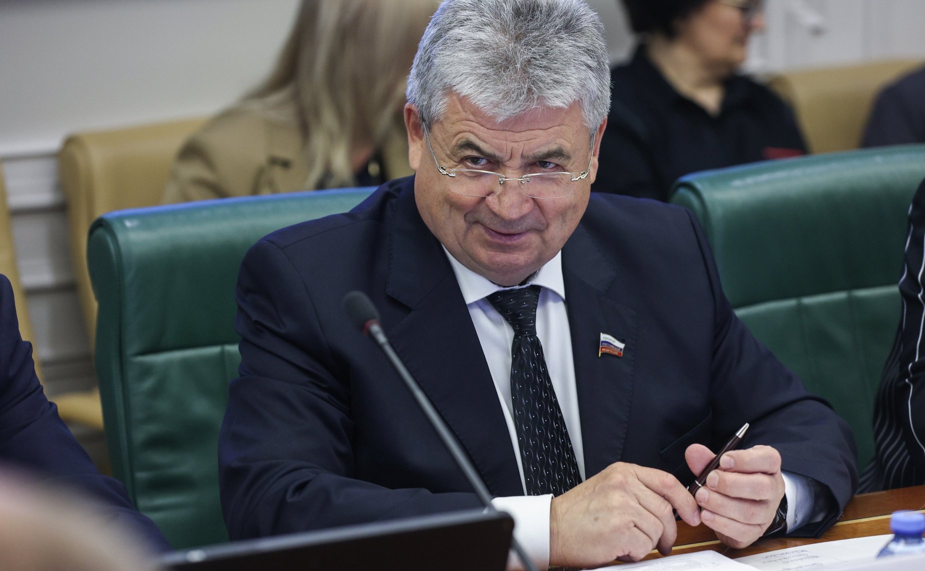 Геннадий Емельянов