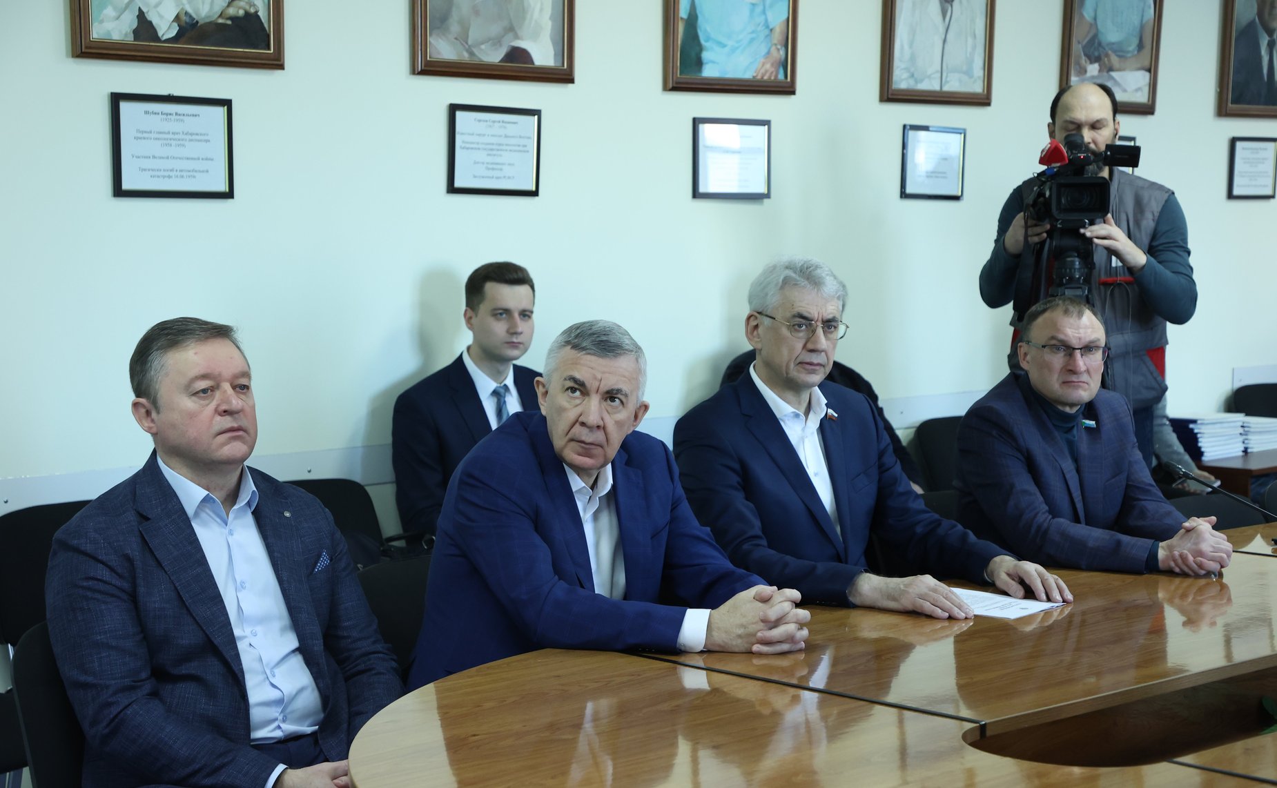 Виктор Калашников посетил краевой клинический центр онкологии в Хабаровске