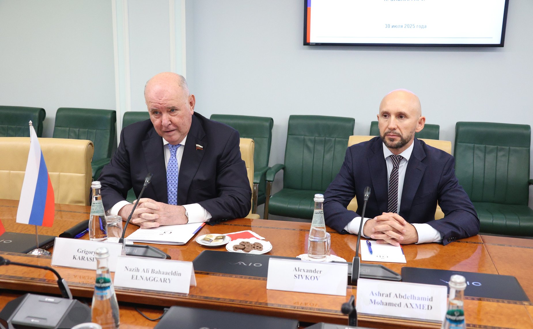 Встреча председателя Комитета Совета Федерации по международным делам Григория Карасина с Чрезвычайным и Полномочным Послом Арабской Республики Египет в РФ Назихом Эльнаггари
