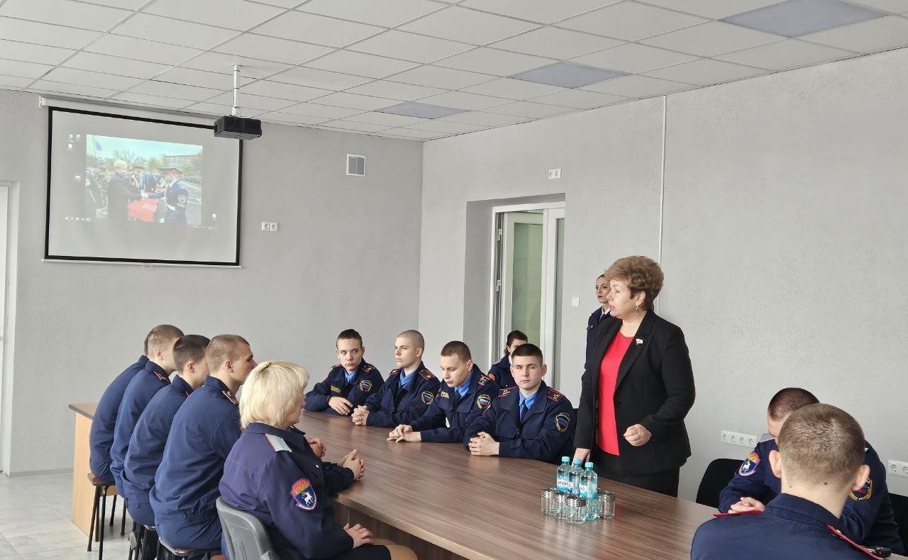 Ольга Бас в ходе региональной поездки провела в ЛНР уроки мужества, приуроченные к Году Защитника Отечества