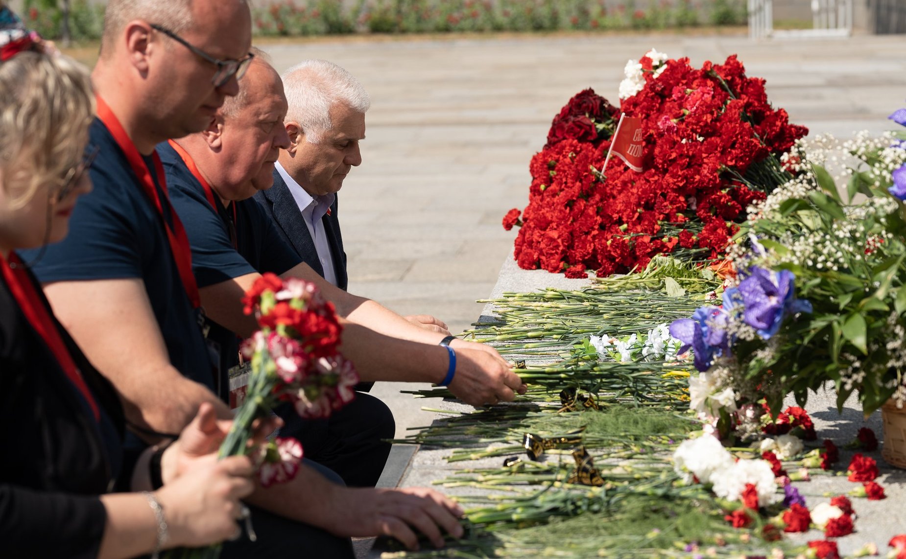 Участники культурно-образовательного проекта «Поезд Памяти» почтили память героев блокадного Ленинграда