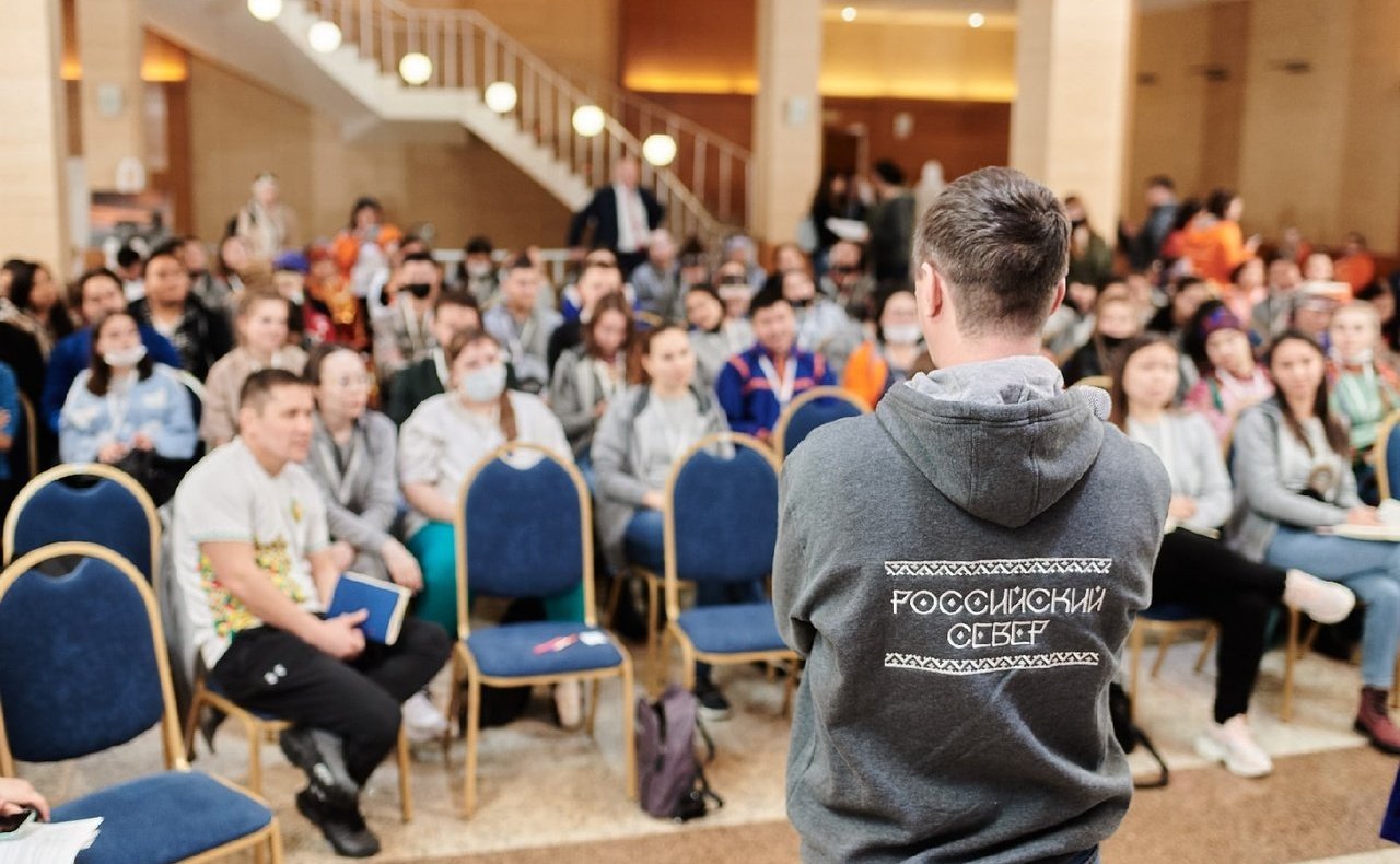 Александр Новьюхов поприветствовал участников форума молодежи коренных малочисленных народов Севера, Сибири и Дальнего Востока «Российский Север»