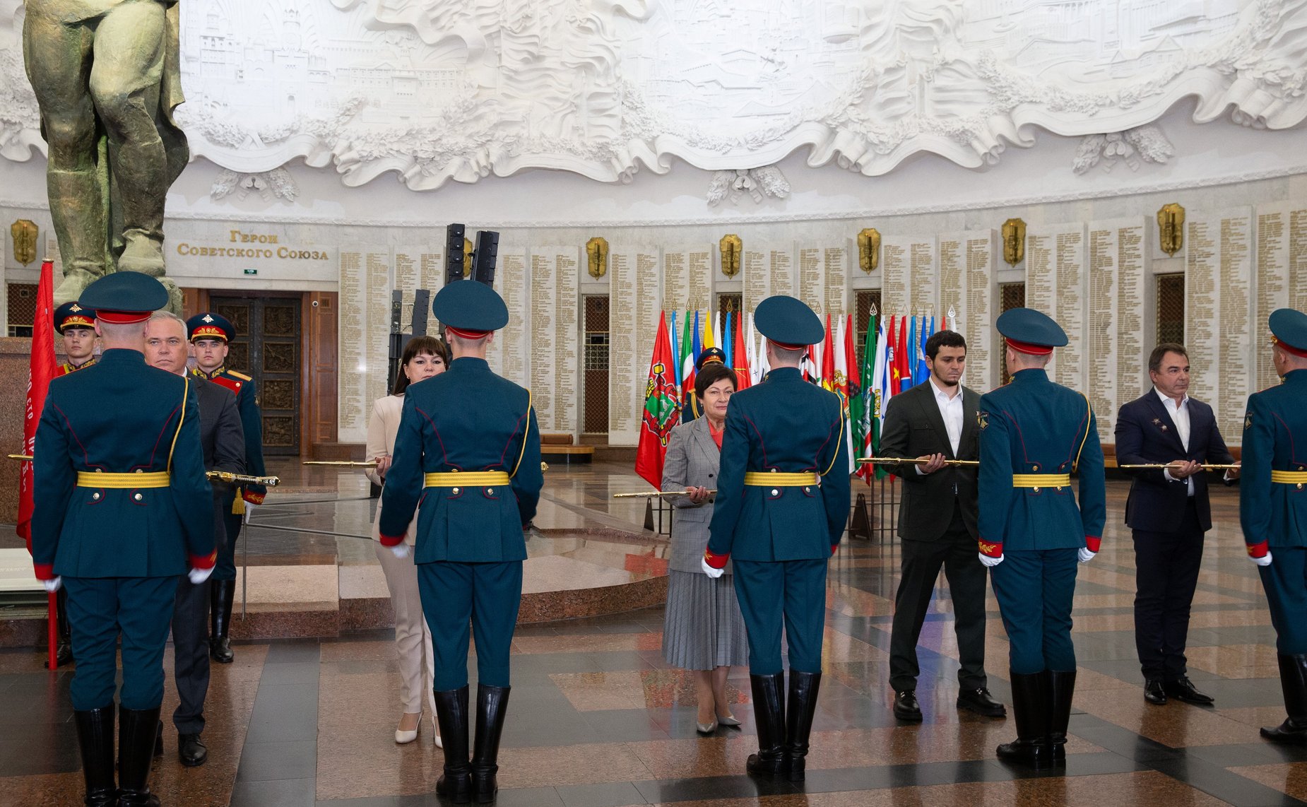 Торжественная церемония передачи «Мечей Победы» Городам воинской славы