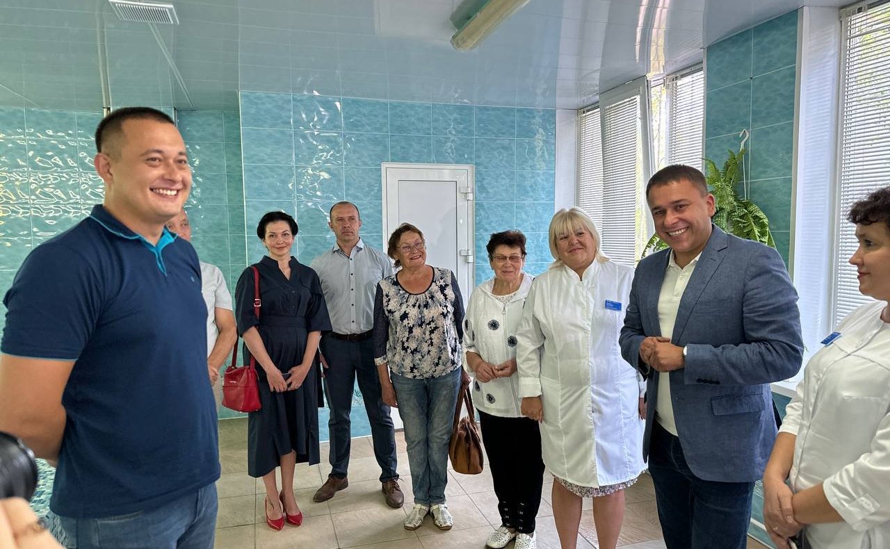 Айрат Гибатдинов вместе с депутатом Законодательного Собрания региона Романом Султашовым оказали содействие в восстановлении бассейна в городской поликлинике № 6 Заволжского района Ульяновска