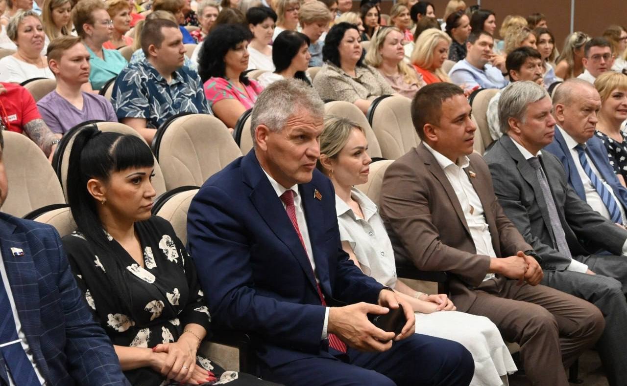 В Ульяновске поздравили врачей с наступающим Днем медицинского работника