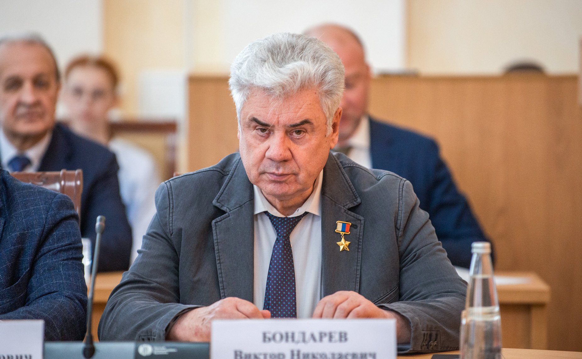 Виктор Бондарев