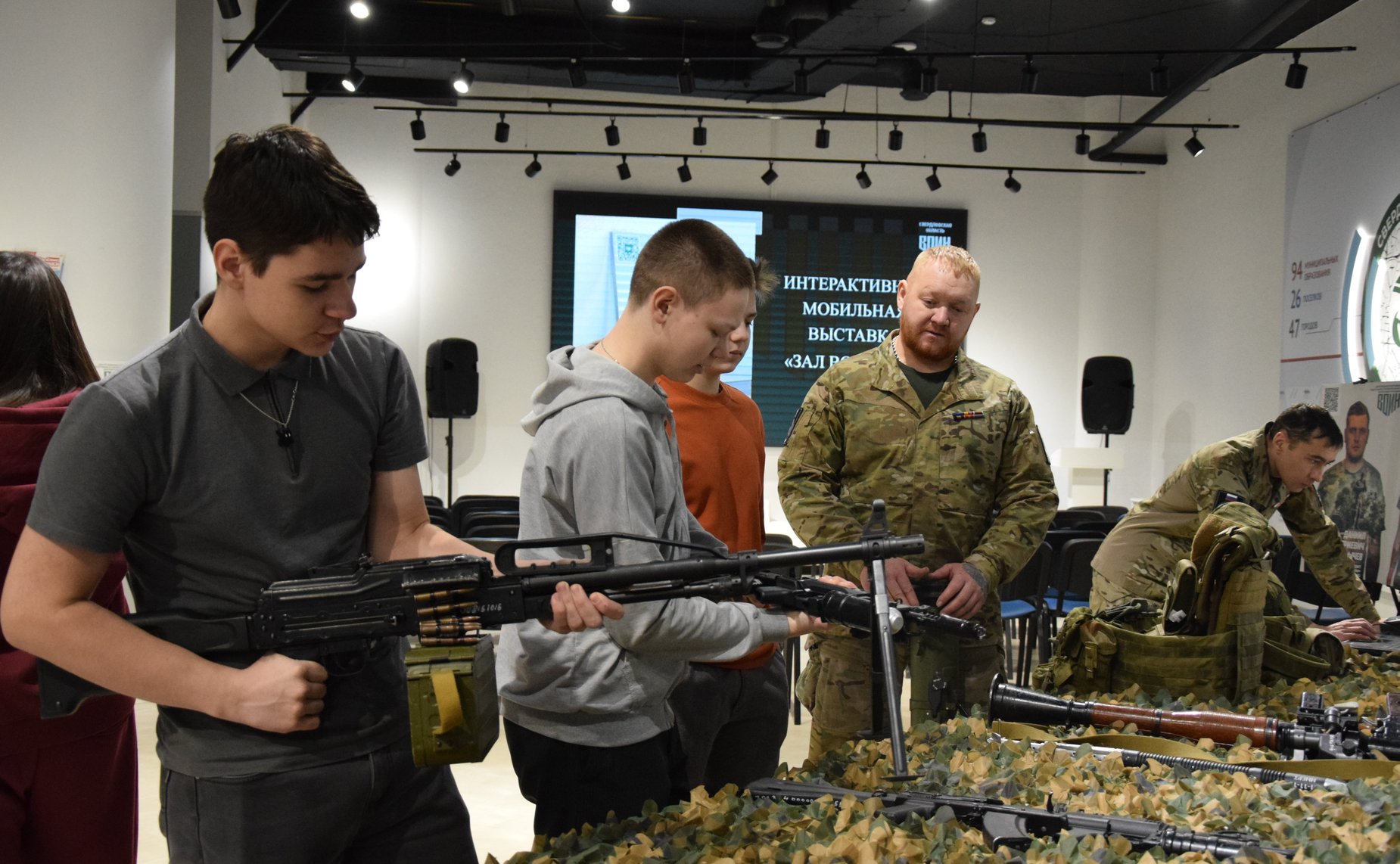 Виктор Шептий принял участие в открытии в Свердловской области мобильной фотовыставки «Зал воинской славы»