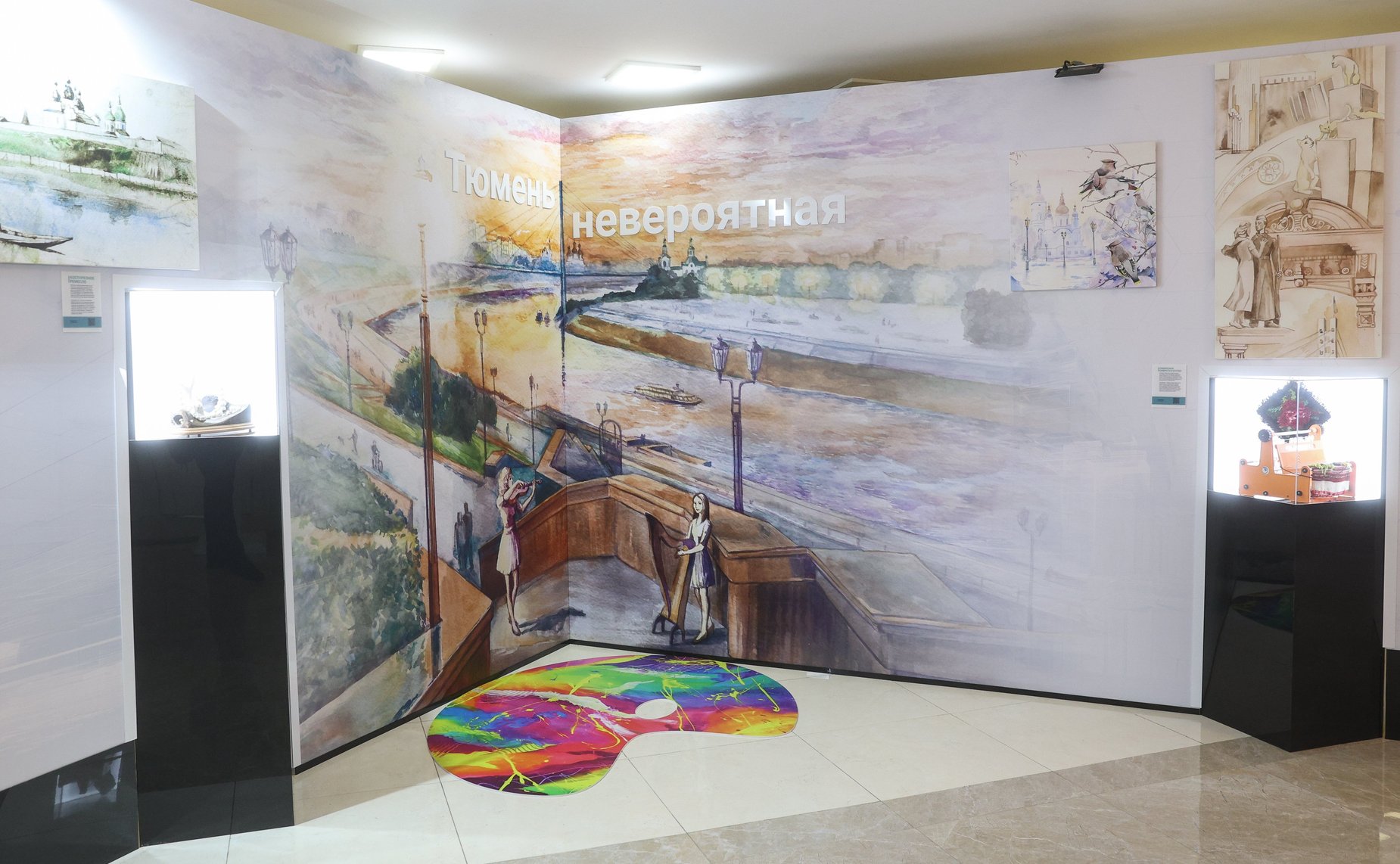 Валентина Матвиенко и Александр Моор осмотрели выставку, посвященную истории и перспективам развития Тюменской области