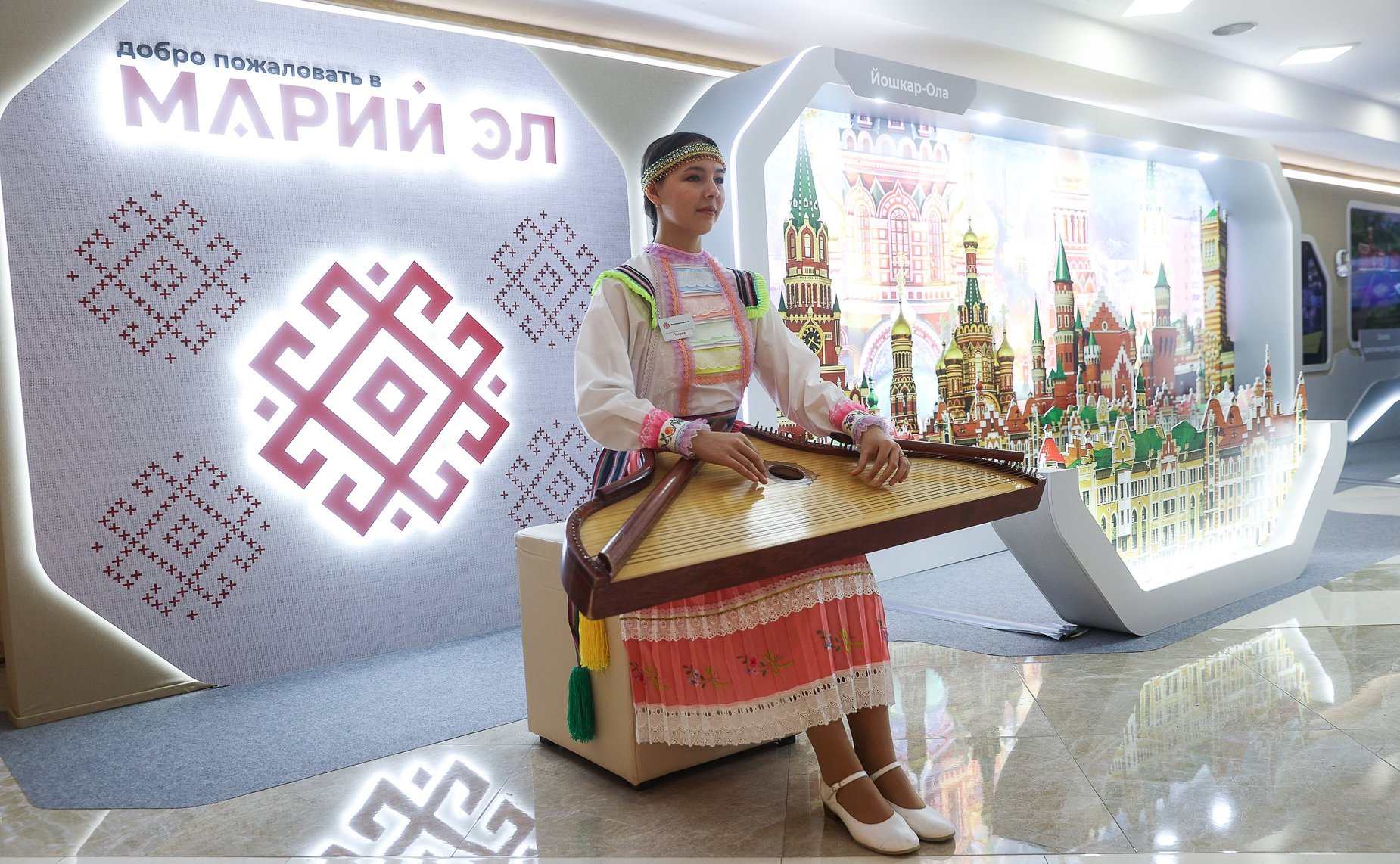 25 октября 2023 года. Осмотр выставки Республики Марий Эл