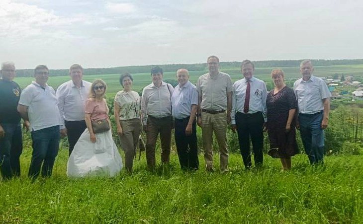 Сергей Рябухин в ходе поездки в регион принял участие в 57-м Всероссийском Пушкинском празднике поэзии в с. Языково Карсунского района