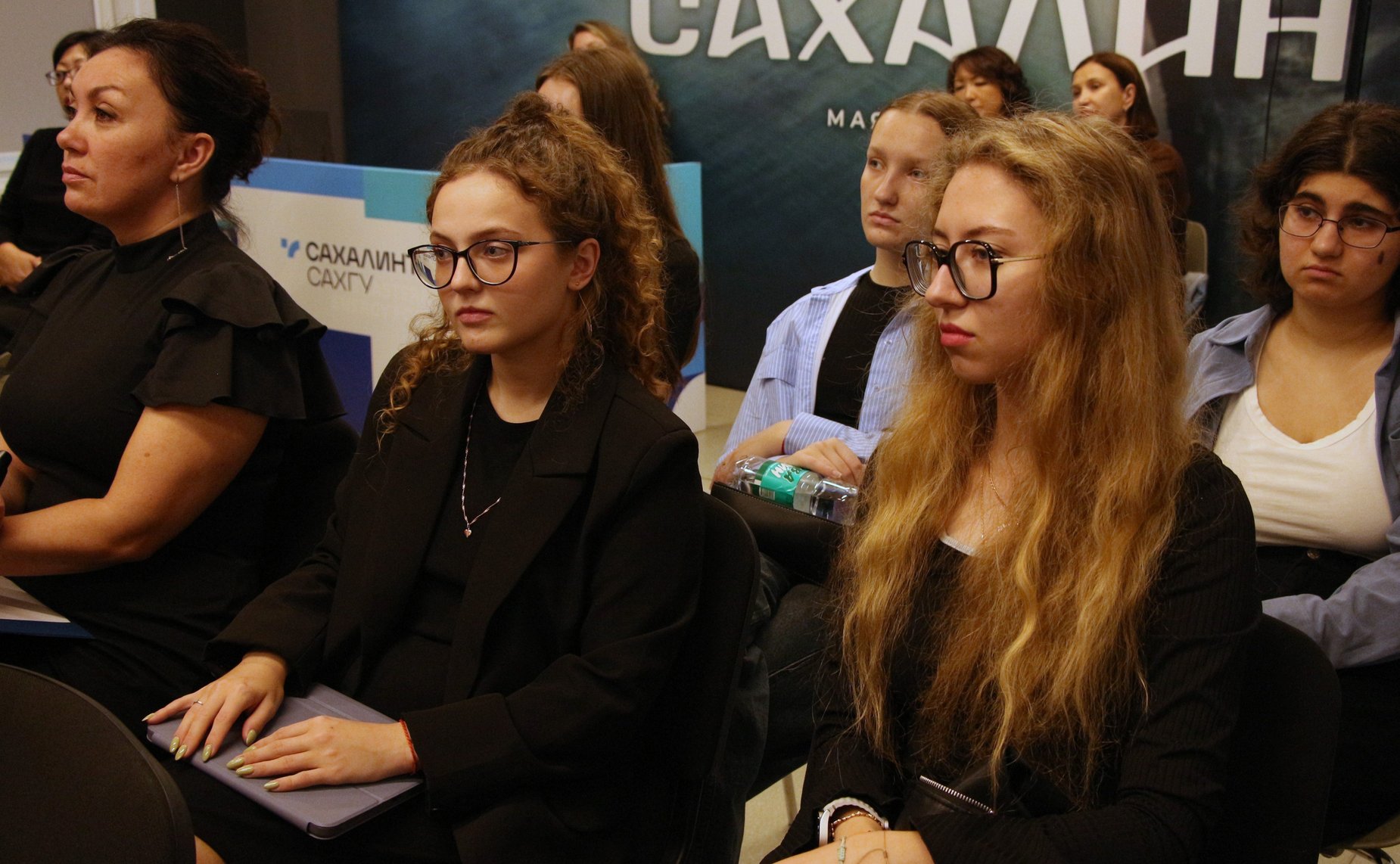 Григорий Карасин в ходе работы в регионе провел встречу со студентами и с участниками дипломатического клуба школьников