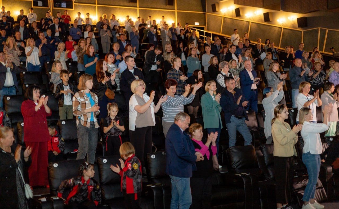 Маргарита Павлова в ходе поездки в регион открыла кинопоказ историко-документального фильма «У нас такая работа. Мужество. Отвага. Честь»