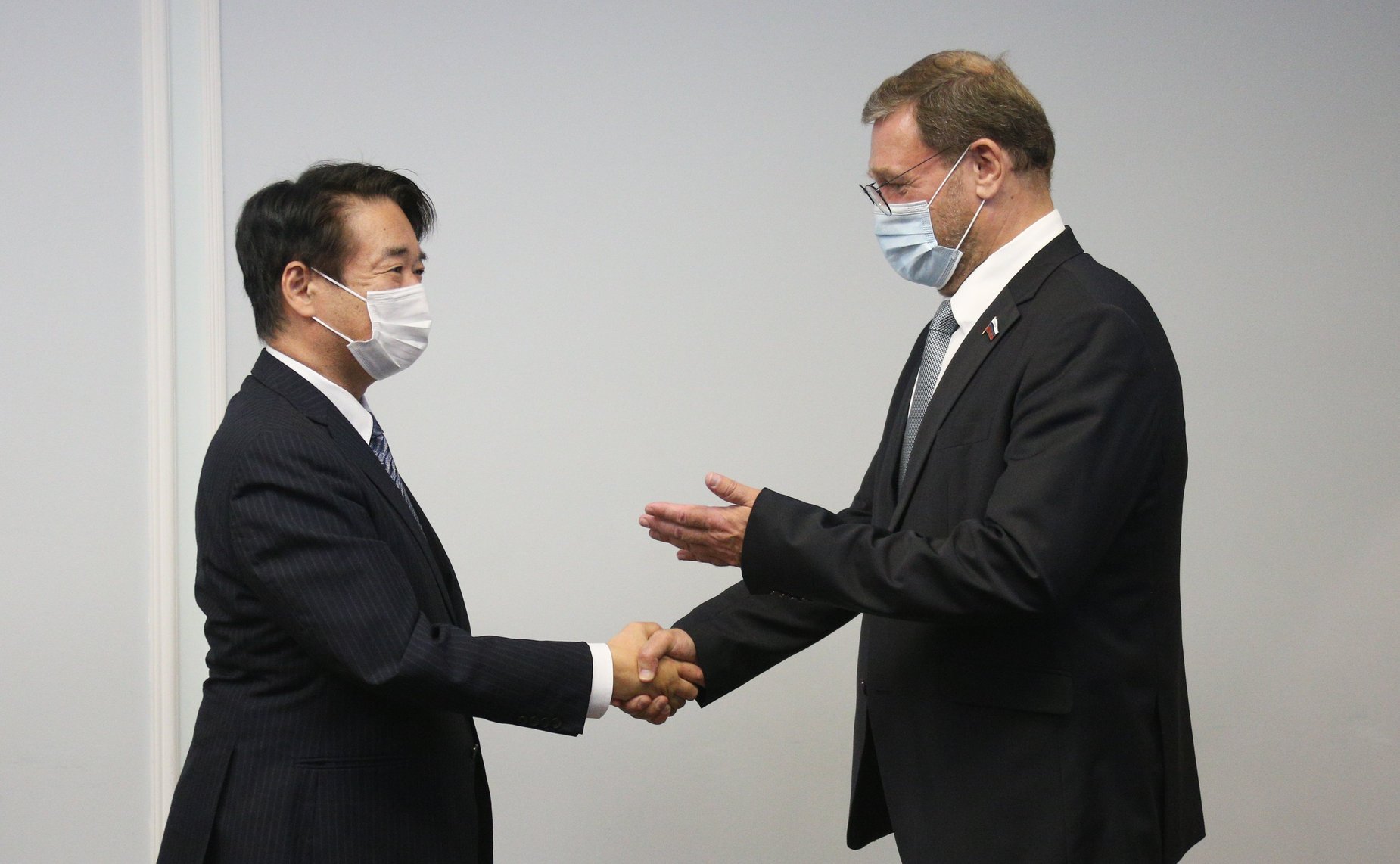 Встреча заместителя Председателя Совета Федерации Константина Косачева с Чрезвычайным и Полномочным Послом Японии в России Тоёхисой Кодзуки