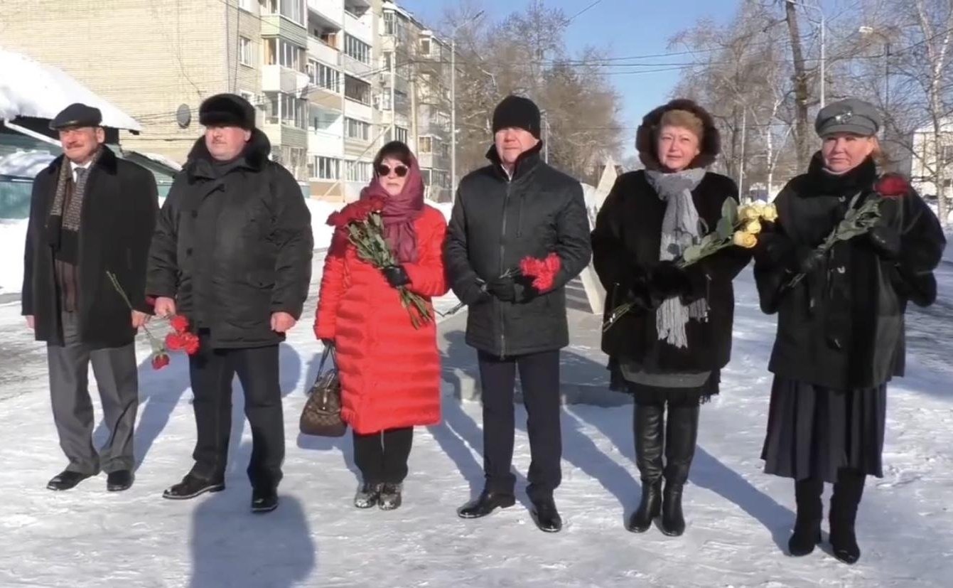 Людмила Талабаева приняла участие в церемонии возложения цветов к мемориалу воинам, погибшим в годы Великой Отечественной войны